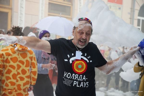Фестиваль «Коляда-Plays – 2023» открылся пенной вечеринкой