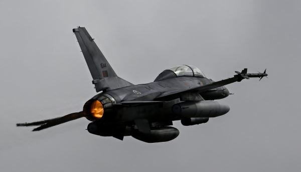 «Не выживут в гипотетическом столкновении»: эксперты — о последствиях поставок F-16 Украине